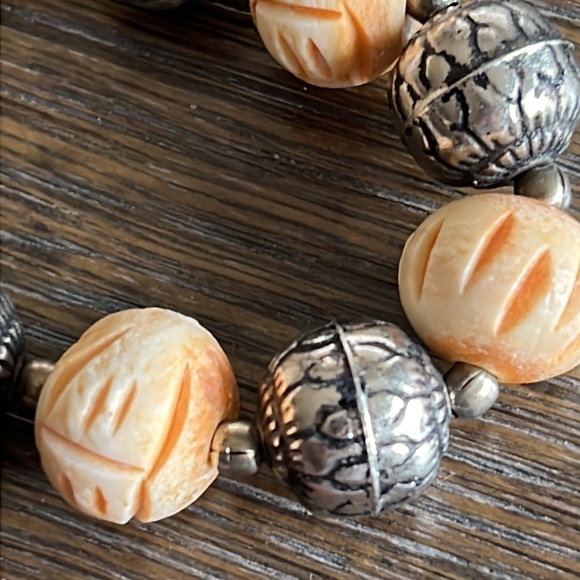 Hand Crafted authentic carved bone beads necklace with agathe & elephant - Picture 10 of 13